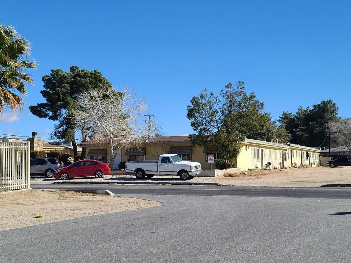 Appartamento Kasota Cozy Coves Victorville Esterno foto